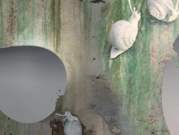 Lampada da parete di design con foglie in metallo e lumachine in ceramica Va Lentina di Karman